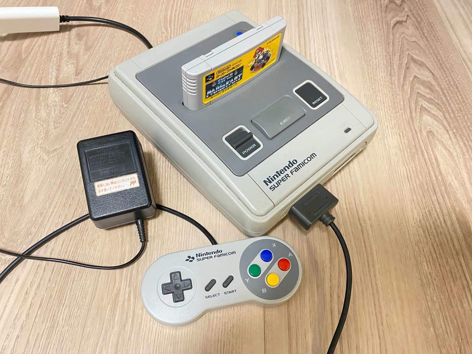 スーパーファミコン本体とゲームソフト、コントローラー、ACアダプター