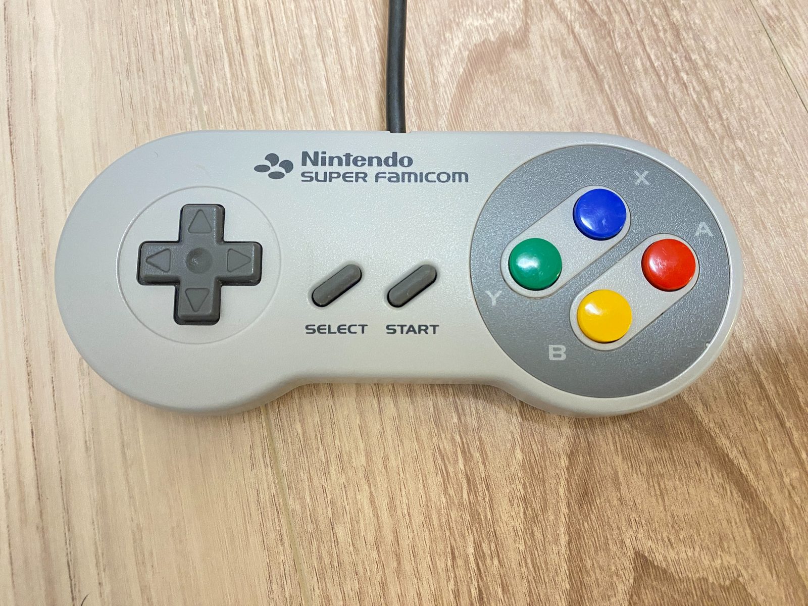スーパーファミコンのコントローラー