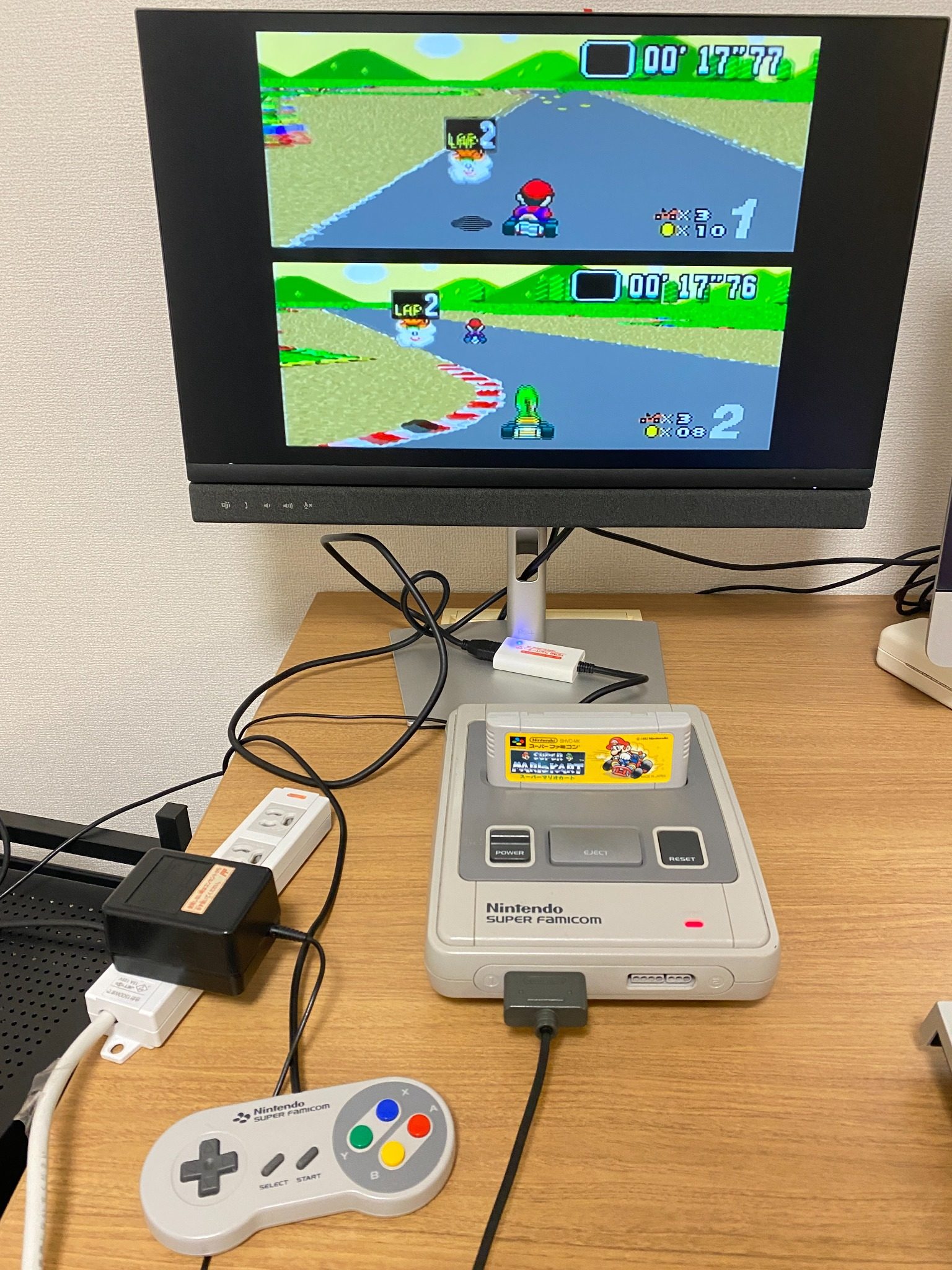 スーパーファミコン実機をHDMIでモニターにつないで遊んでいるところ