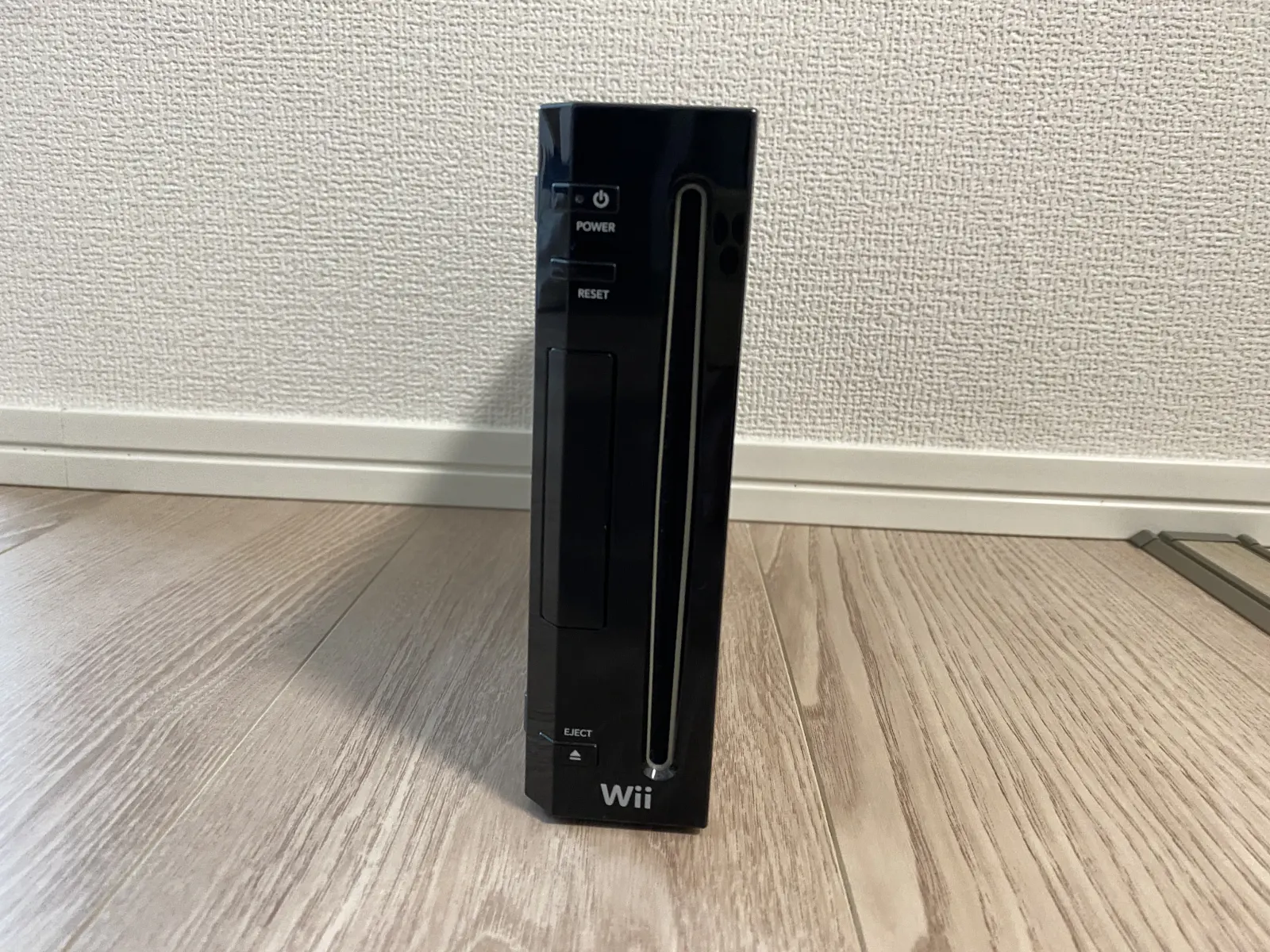 黒いWii本体の正面